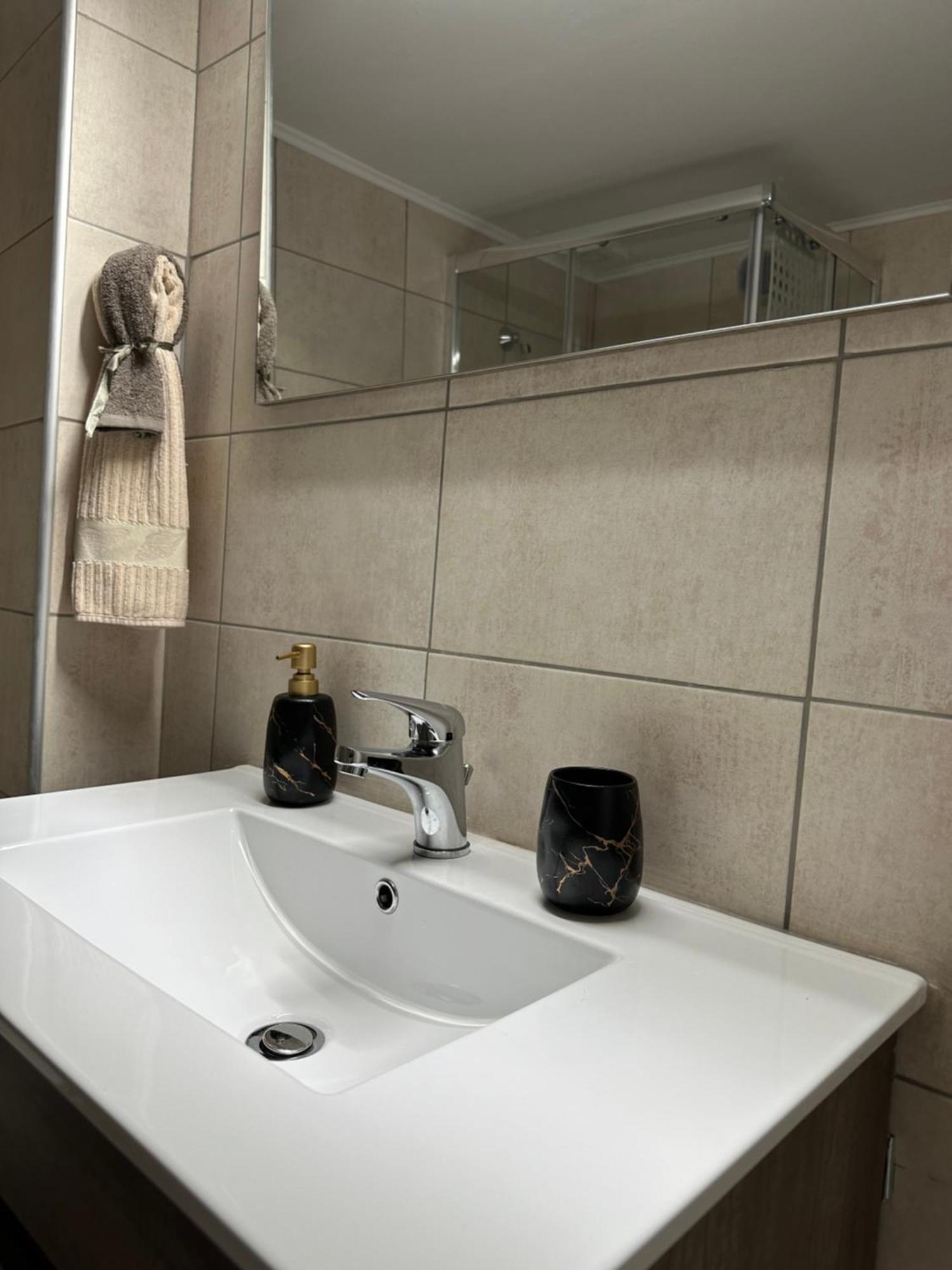 Lux Apartment Next To The Sea Piraeus Luaran gambar